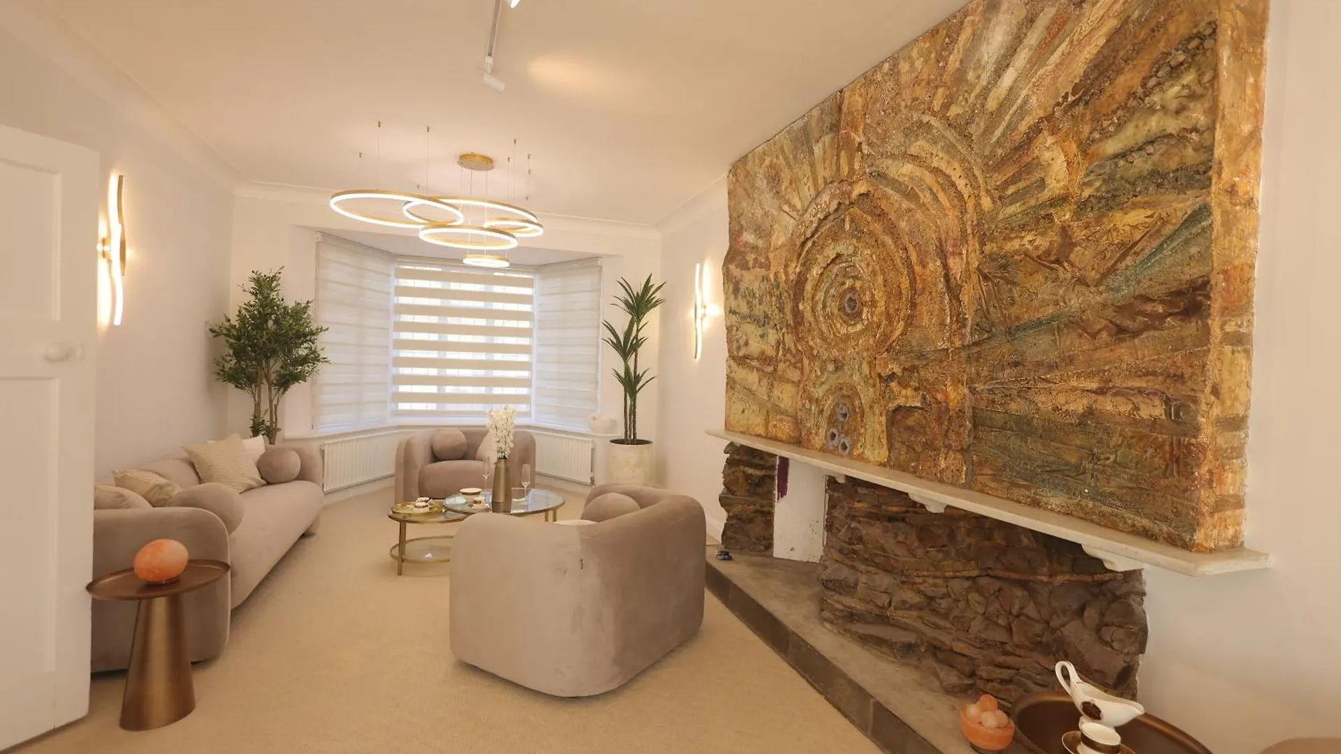 Heathrow Retreat Luxury 6 Bedroom Stay Near London Heathrow Airport, Uk بيت للعطل