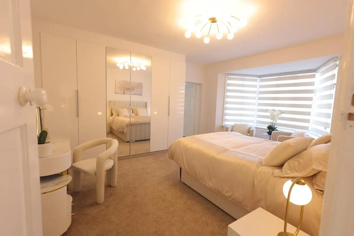 Heathrow Retreat Luxury 6 Bedroom Stay Near London Heathrow Airport, Uk المملكة المتحدة