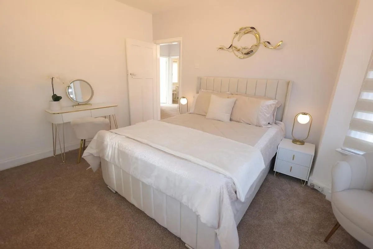Heathrow Retreat Luxury 6 Bedroom Stay Near London Heathrow Airport, Uk المملكة المتحدة