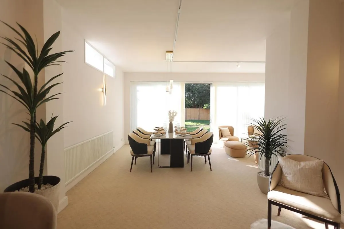 Heathrow Retreat Luxury 6 Bedroom Stay Near London Heathrow Airport, Uk Casa de Férias Cranford