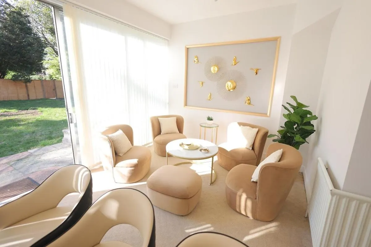 Heathrow Retreat Luxury 6 Bedroom Stay Near London Heathrow Airport, Uk Casa de Férias