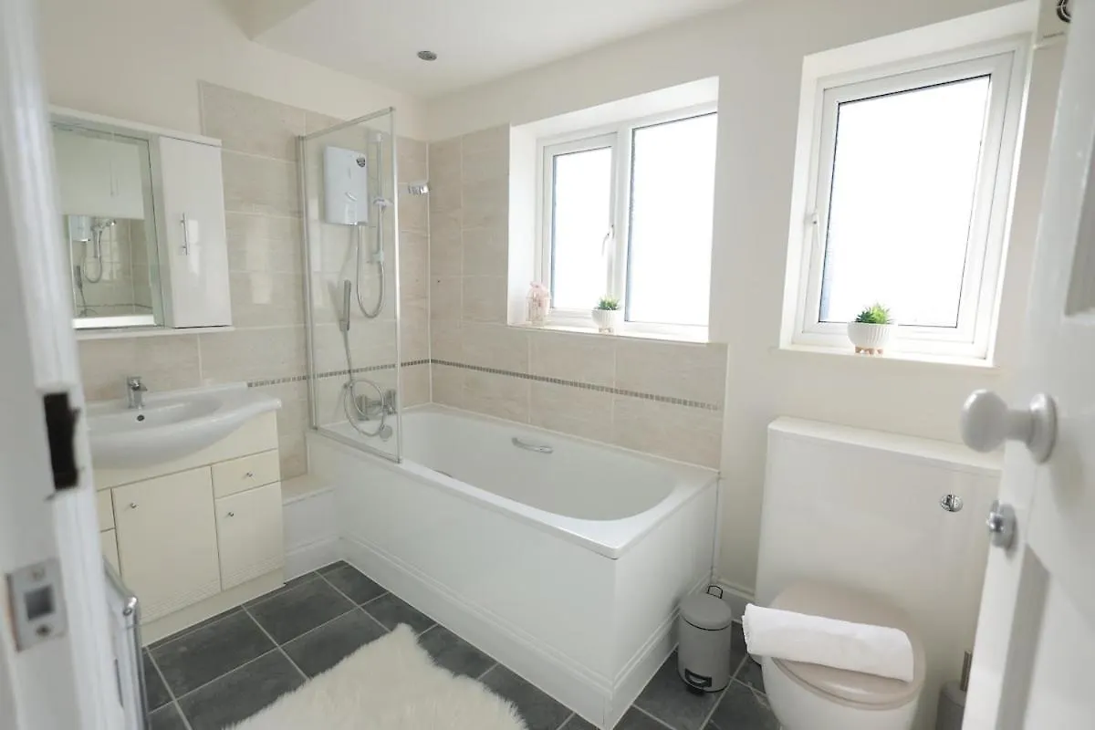 Casa de Férias Heathrow Retreat Luxury 6 Bedroom Stay Near London Heathrow Airport, Uk
