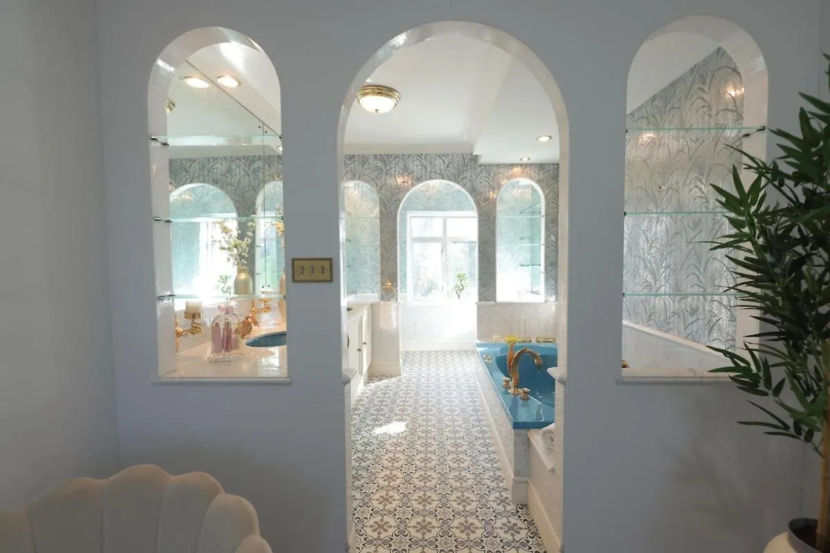 Heathrow Retreat Luxury 6 Bedroom Stay Near London Heathrow Airport, Uk 0*, Cranford Reino Unido