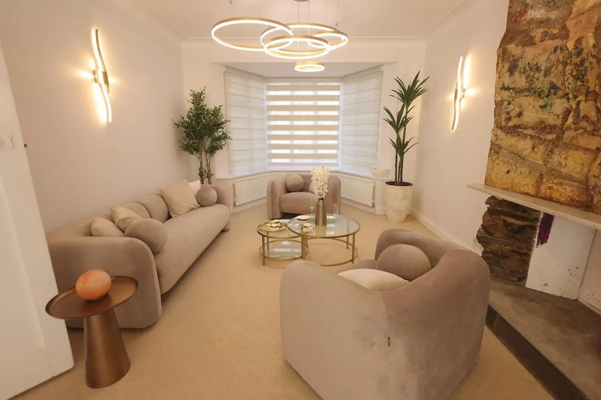Casa de Férias Heathrow Retreat Luxury 6 Bedroom Stay Near London Heathrow Airport, Uk